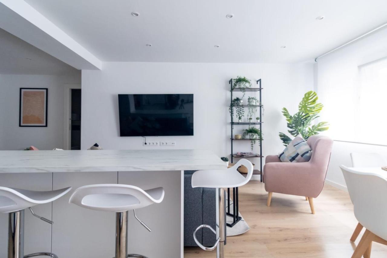 Lujoso Apartamento Entre 2 Playas Con Garaje, Wifi Gijón Exteriör bild