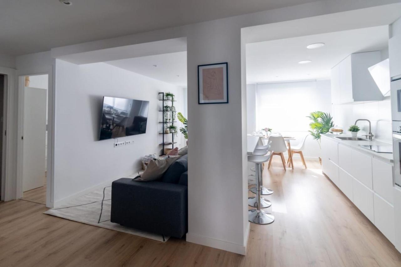 Lujoso Apartamento Entre 2 Playas Con Garaje, Wifi Gijón Exteriör bild