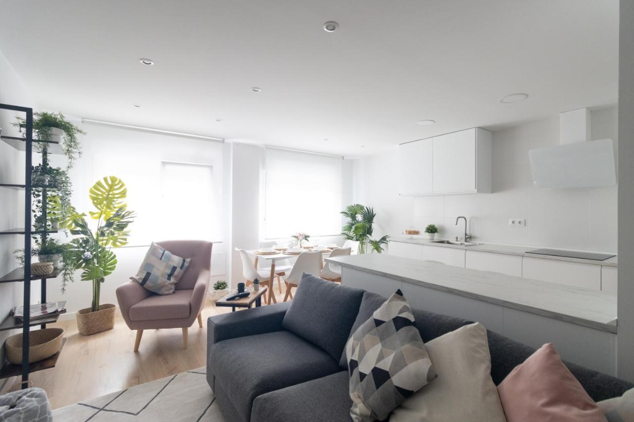 Lujoso Apartamento Entre 2 Playas Con Garaje, Wifi Gijón Exteriör bild
