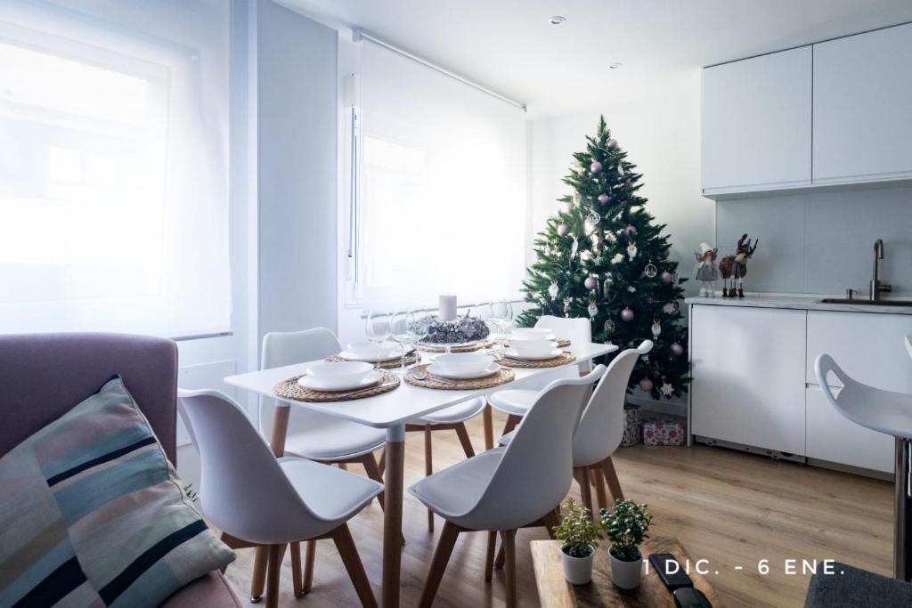 Lujoso Apartamento Entre 2 Playas Con Garaje, Wifi Gijón Exteriör bild
